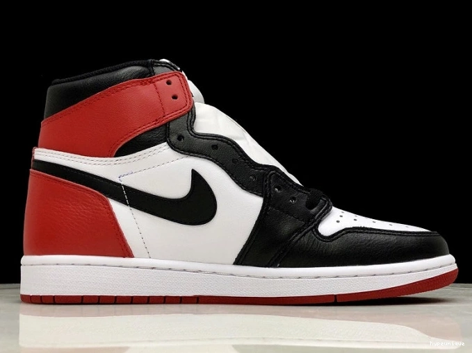 HYPE 555088-125 Black Toe Retro 1 Air Jordan 0719